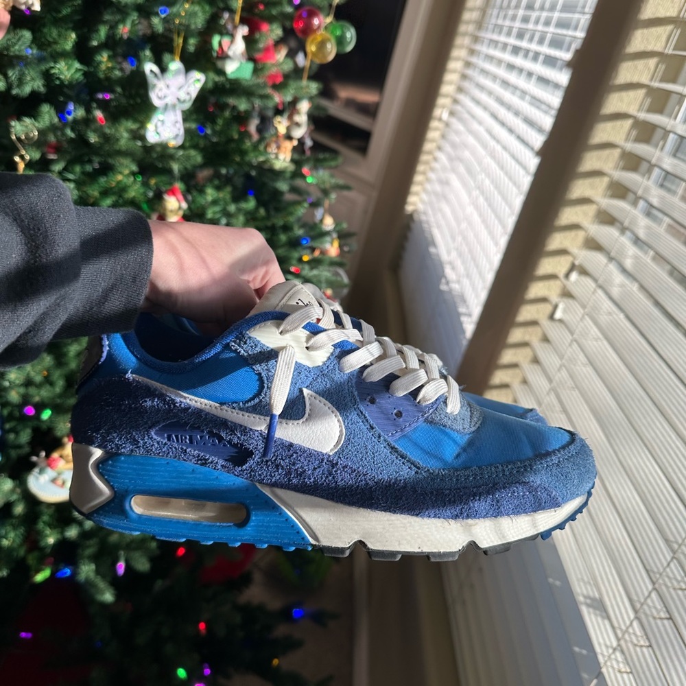 nike air max 90 se first use signal blue